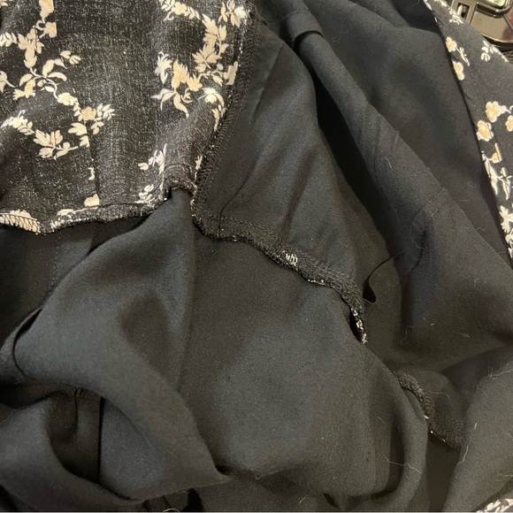 Abercrombie & Fitch Black and White Floral Wrap dress size medium petite - Picture 10 of 13